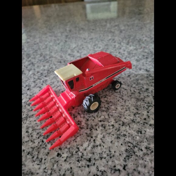 Other - Ertl International Harvester Combine 1/80 Diecast IH-42150-P Vintage AG Farm Toy